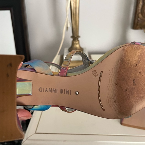 Gianni Bini women’s multi colored heeled sandal - Picture 4 of 4